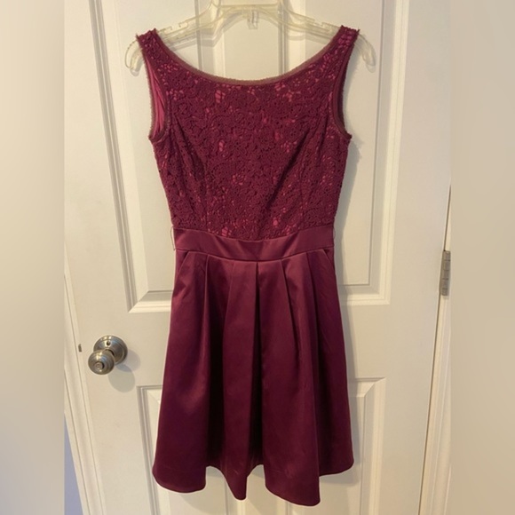 Maroon / Purple The Limited Boat Neck Lace & Satin Cocktail Dress w Pockets Sz 0 - Picture 3 of 13